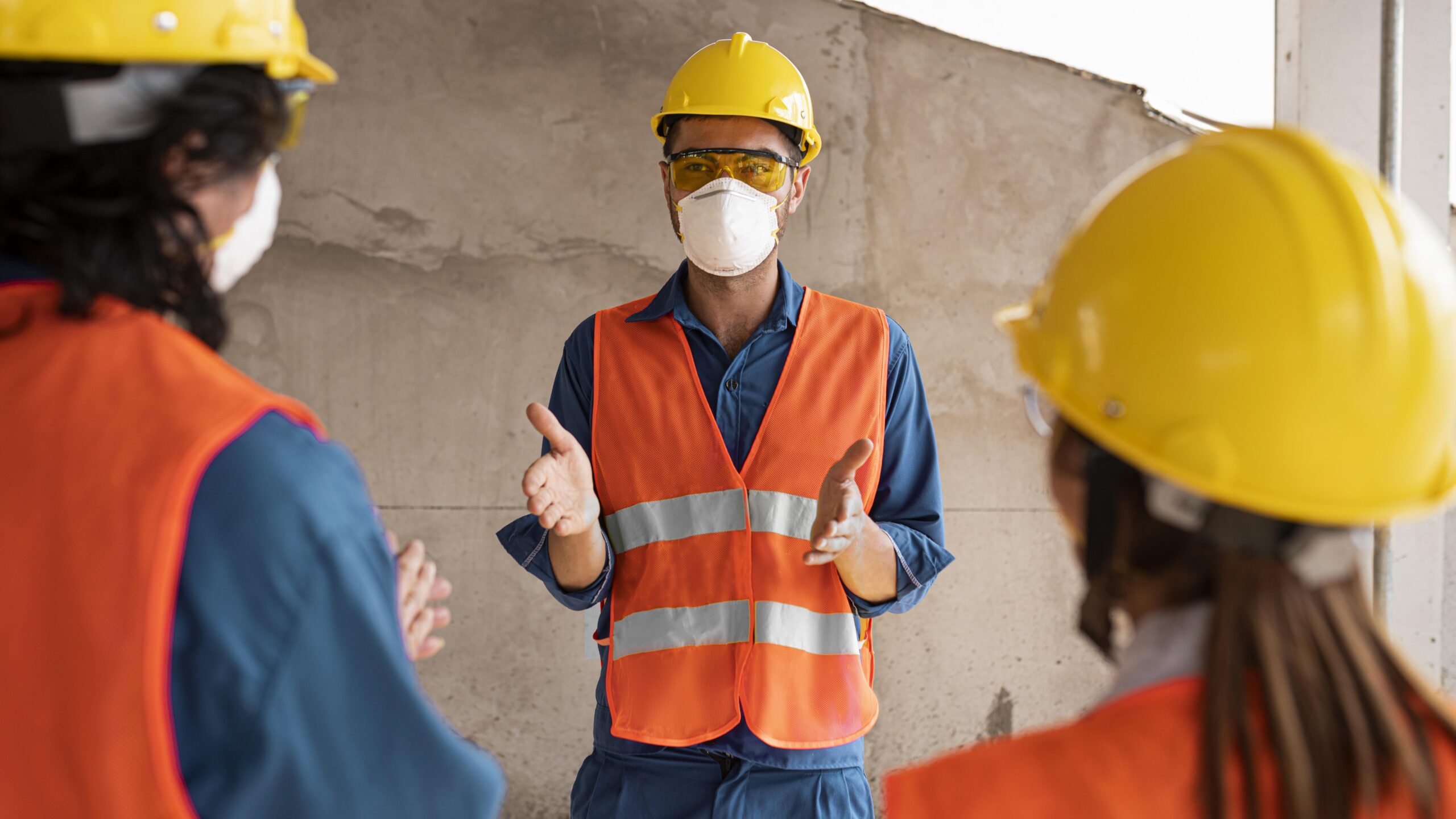 employees-with-safety-equipment
